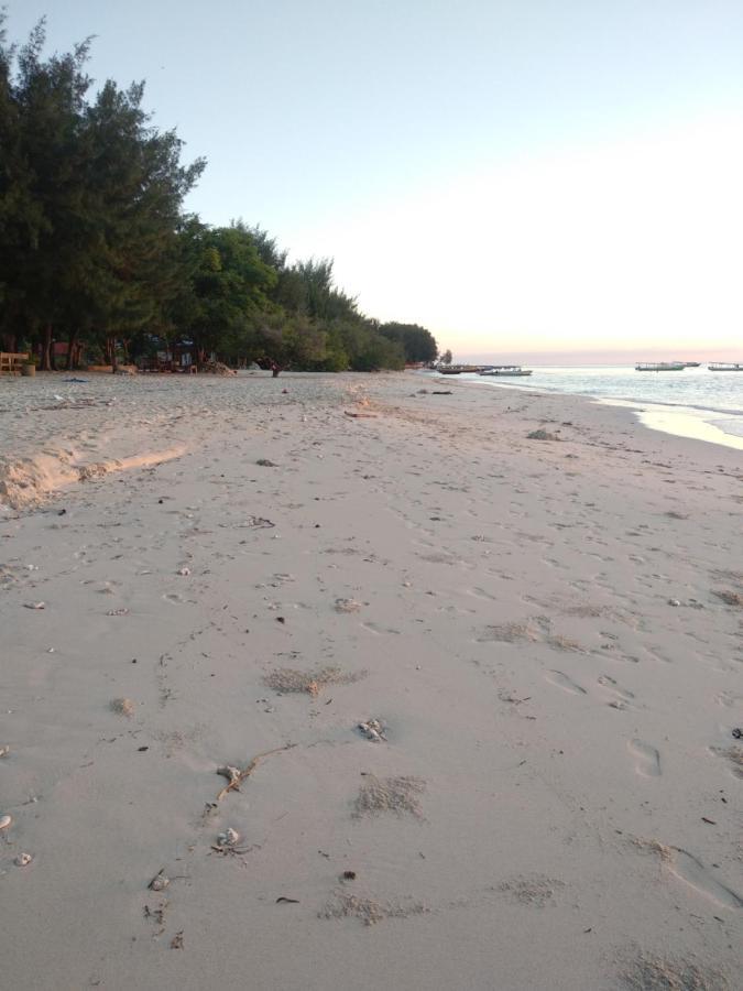 Cnunk Bungalow Bed & Breakfast Gili Meno Exterior photo